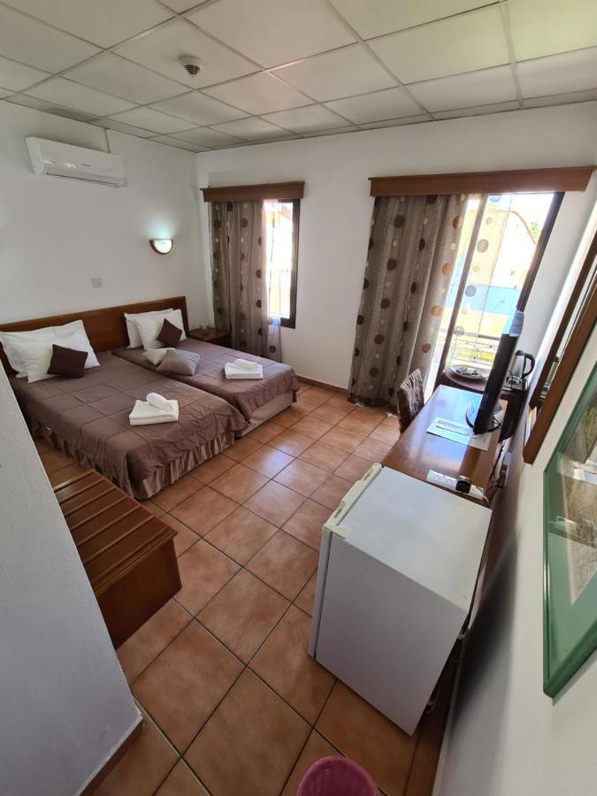 Metropole Hotel Limisso Esterno foto